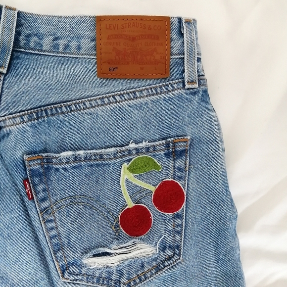 Levi's 501 90s Straight Leg Jeans in Sketch Artist w Cherry Embroidery Patch 26 - Picture 9 of 16